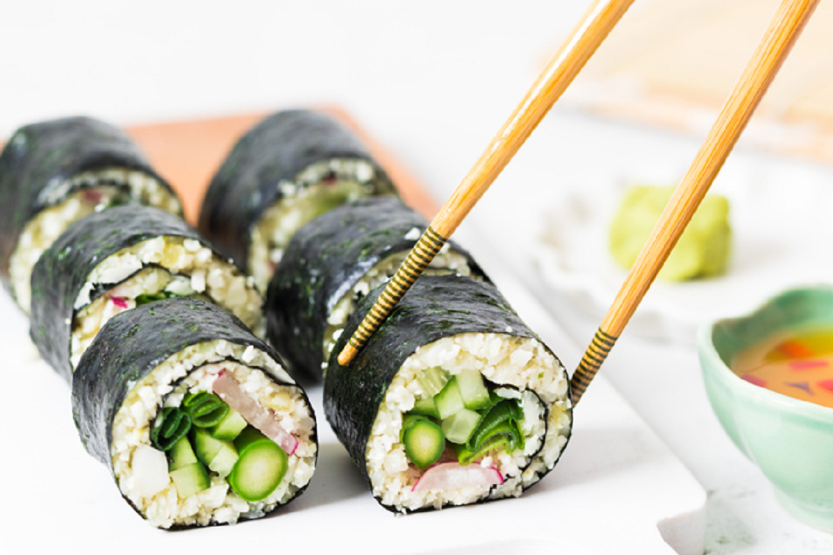 Sushi with asparagus