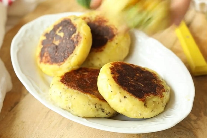 POTATO POCKETS WITH BROCCOLI AND “CHEESE”