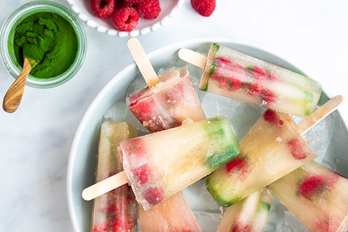 ICE CREAM LICKS WITH COCONUT WATER AND BARLEY GRASS POWDER JUICE